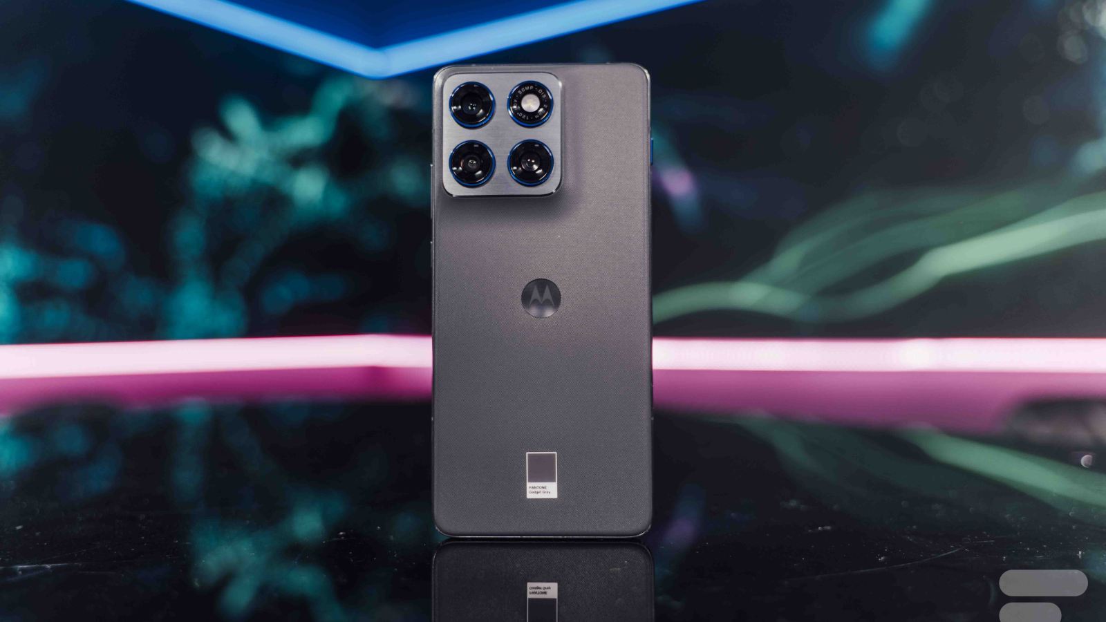 Test du Motorola Edge 70 : ultrafin et moins cher quâ€™un iPhone Air, a-t-il trouvÃ© la...