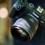 Un objectif à très grande ouverture pour moins de 500 euros… Canon l’a fait et frappe un très grand coup