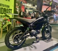 Royal Enfield S6 Scrambler // Source : Mael Pilven pour Frandroid