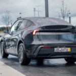 Nouvelle Tesla Model Y Standard : faut-il acheter la voiture neuve à 35 790 € ou une version d’occasion ?