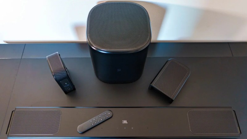 Enceintes détachables, Dolby Atmos, DTS:X&nbsp;: cette barre de son JBL 11.1.4 qui offre un vrai son surround coûte moins de 980&nbsp;€