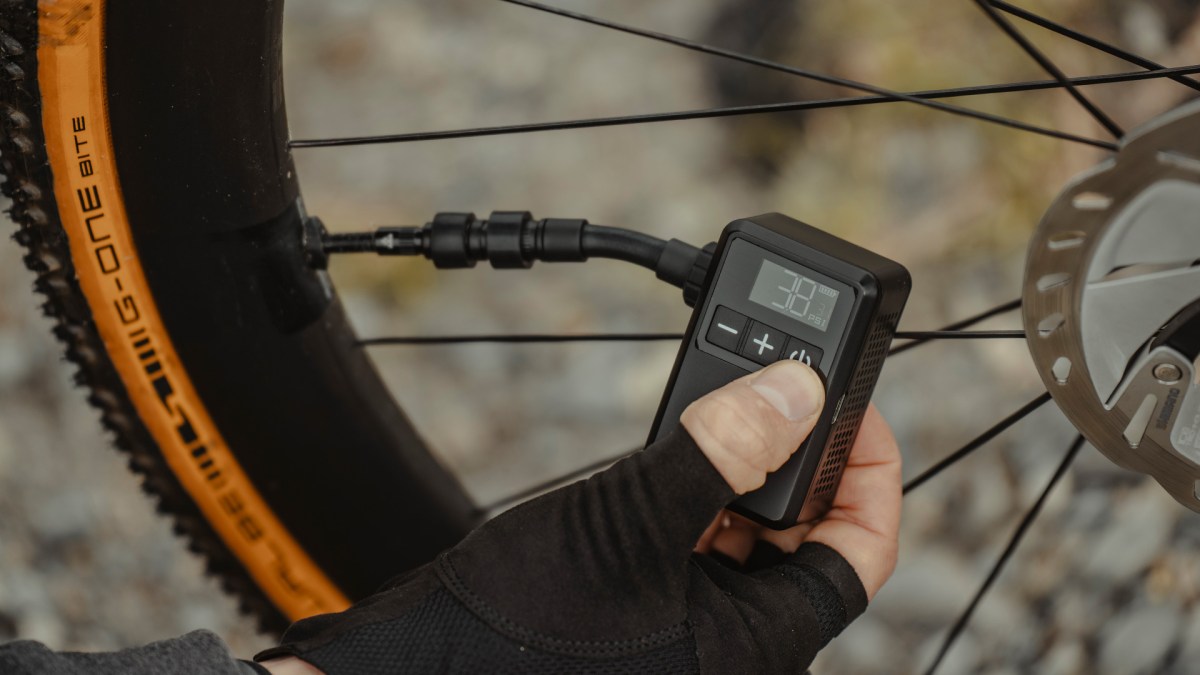 Topeak E-Booster Digital Mini pompe électrique vélo