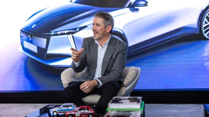 «&nbsp;Il faut toujours des boutons physiques&nbsp;»&nbsp;: le patron du design de Stellantis nous explique comment il compte se différencier de Tesla et des marques chinoises