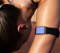 L'Amazfit Helio Core avec un brassard // Source : Amazfit L'Amazfit Helio Core avec un brassard // Source : Amazfit