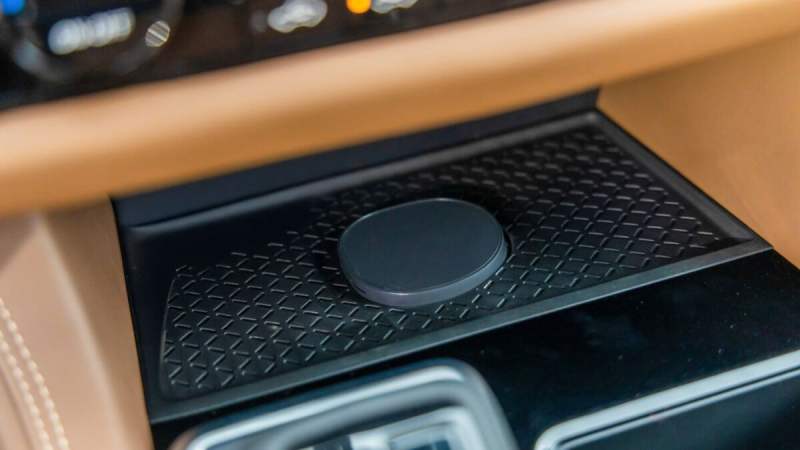 Votre smartphone chauffe en voiture&nbsp;? Nissan a trouvé la solution miracle pour la recharge sans fil