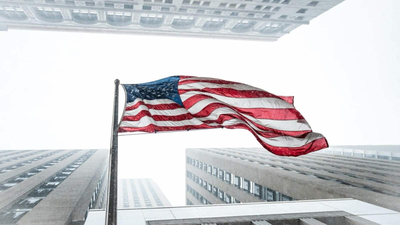 Les Ã‰tats-Unis veulent scanner votre visage, vos e-mails et vos rÃ©seaux sociaux pour vous...