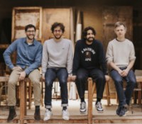Derrière Gradium, on retrouve un quatuor (de gauche à droite) : Olivier Teboul (directeur technique), Alexandre Défossez (directeur scientifique), Neil Zeghidour (directeur général), Laurent Mazaré (directeur du développement).