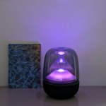 Cette nouvelle enceinte Harman Kardon de 160 W déjà à -60 € offre un son à 360° et plonge votre salon dans une ambiance hypnotique