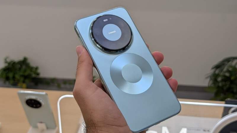 Prise en main du Huawei Mate 80 Pro Max : il ne passe pas inaperçu