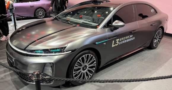 L'Hyptec A800 présentée au salon de Canton badgée "Validée pour conduite autonome niveau L3"