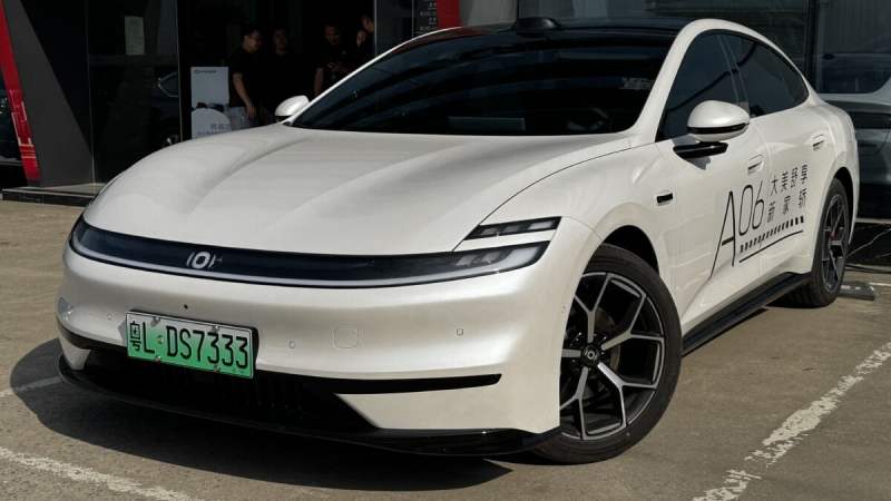 Elle coûte 2 fois moins cher qu&rsquo;une Tesla Model 3 et se recharge 2 fois plus vite&nbsp;: on a testé la Changan Nevo A06E