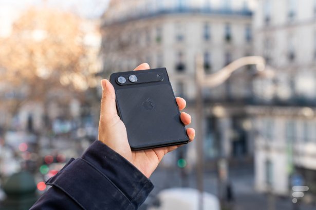 iPhone Fold (maquette imprim&eacute;e en 3D) // Source : Robin Wycke pour Frandroid