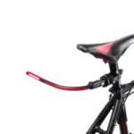 Marre des voitures qui vous frôlent à vélo ? Ce feu arrière vraiment pas cher a trouvé une solution radicale et originale