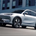 Cette voiture électrique chinoise vendue en Europe veut supprimer l’angoisse du créneau avec cette technologie qui nous laisse perplexe