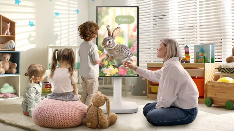 Ce moniteur LG 4K de 32&Prime;, avec un bras articulé et qui fait office de Smart TV coûte près de 200&nbsp;€ de moins