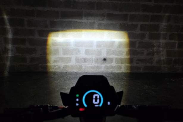 Navee XT5 Pro éclairage faisceau