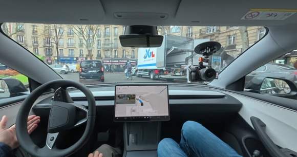 Test Tesla FSD à Paris // Source : Frandroid