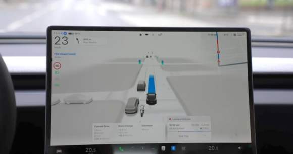 Test Tesla FSD à Paris // Source : Frandroid