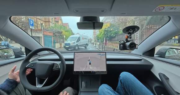 Test Tesla FSD à Paris // Source : Frandroid