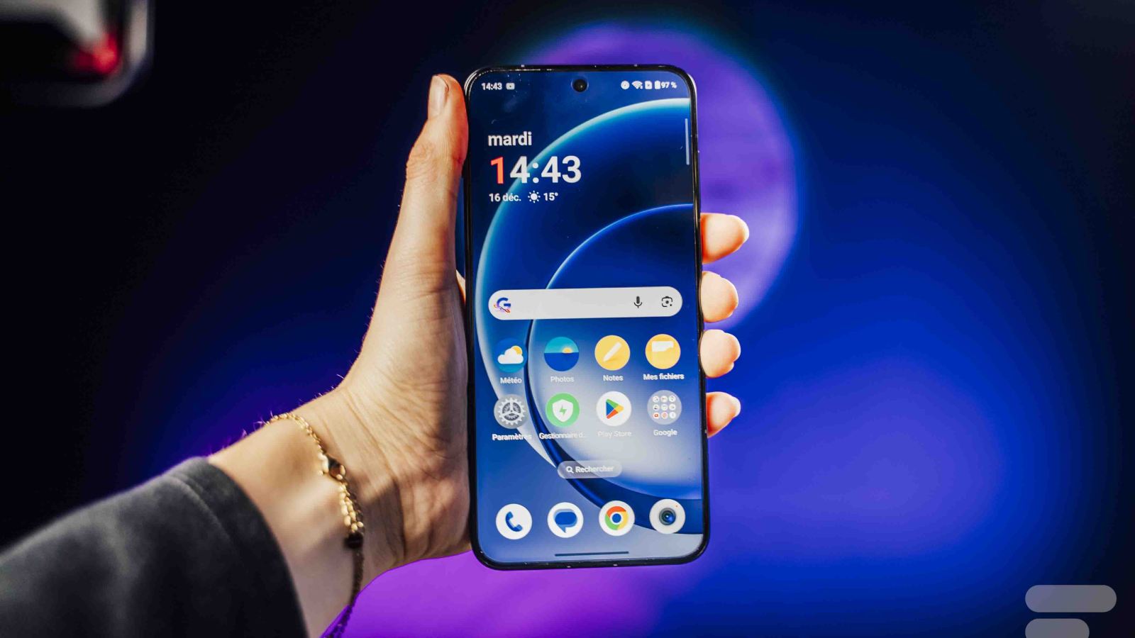 OnePlus 15R : ce nouveau smartphone notÃ© 8/10 est disponible en prÃ©commande et profite...