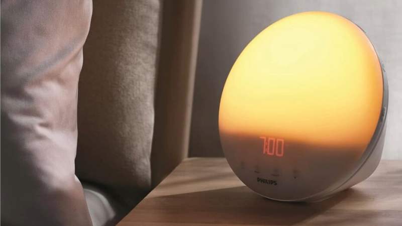 Amazon brade à -33 % ce réveil simulateur d’aube de chez Philips, pour un sommeil plus réparateur Amazon brade à -33 % ce réveil simulateur d’aube de chez Philips, pour un sommeil plus réparateur