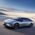 Xpeng dévoile la nouvelle P7+ électrique qui arrive en Europe : 1 550 km d’autonomie et une recharge en 12 minutes