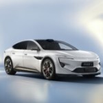 Pourquoi cette nouvelle berline électrique chinoise dit adieu à ses poignées de portes popularisées par Tesla