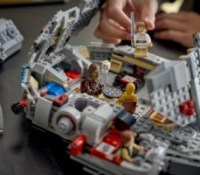 Le Faucon Millenium compatible Smart Play // Source : Lego