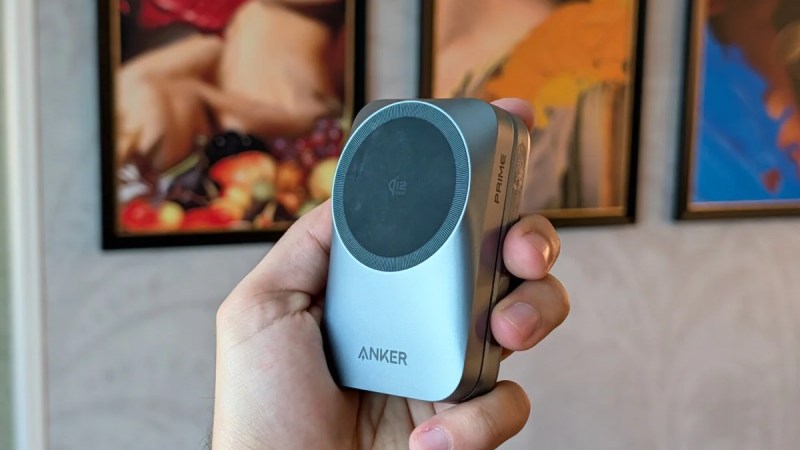 Cet objet pratique d’Anker peut recharger trois appareils en même temps