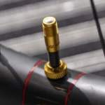 300 % de débit d&rsquo;air en plus : comment ce petit embout veut rendre le gonflage d&rsquo;un pneu vélo bien plus rapide