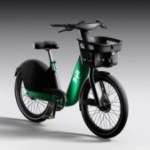 Feux stop, clignotants et écran couleur : le nouveau vélo électrique en libre-service de Bolt frappe fort