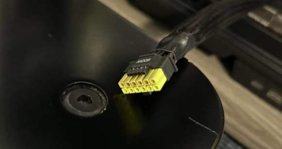 Le câble d'alimentation salvateur