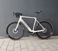 Un vélo de route électrique Canyon. // Source : M. Lauraux pour Frandroid