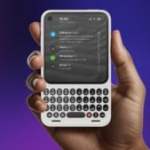 On dirait un Blackberry à l&rsquo;ancienne : le clavier physique fait un retour en force avec ce nouveau smartphone