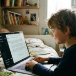 ChatGPT va désormais deviner votre âge pour protéger les mineurs des contenus adultes