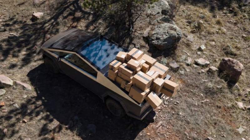 Tesla Cybertruck : faute de clients, Elon Musk veut transformer ses invendus en livreurs autonomes au mépris de la physique