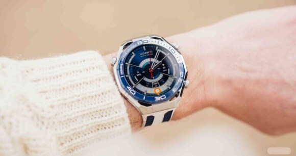 La Huawei Watch Ultimate 2 // Source : Chloé Pertuis - Frandroid La Huawei Watch Ultimate 2 // Source : Chloé Pertuis - Frandroid