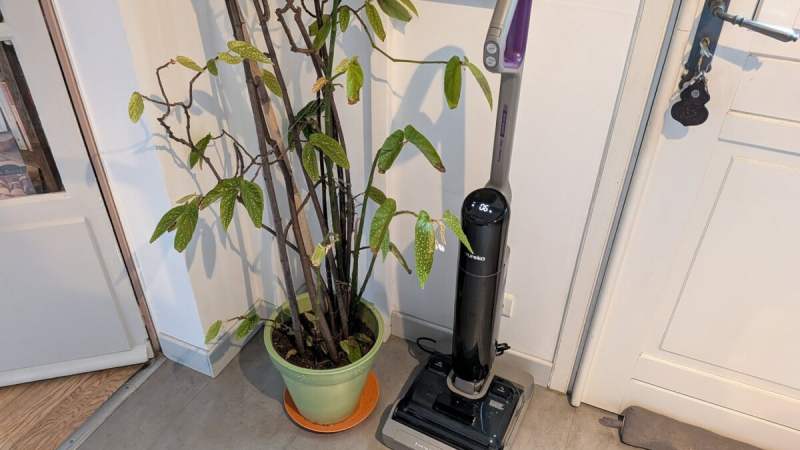 Test de l’Eureka FloorShine 880 : puissant, chaud, mais bavard