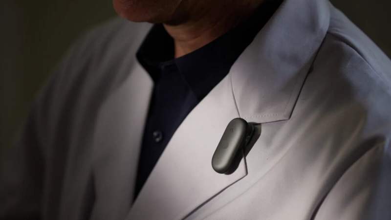 Plaud NotePin S : le dictaphone IA s’améliore avec un bouton physique, plus d’accessoires et une app Mac