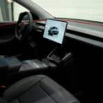 Panne électrique sur une Tesla : pourquoi les portes peuvent rester bloquées et comment les débloquer