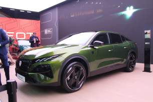 Peugeot E-408 (2026) // Source : Jean-Baptiste Passieux - Frandroid