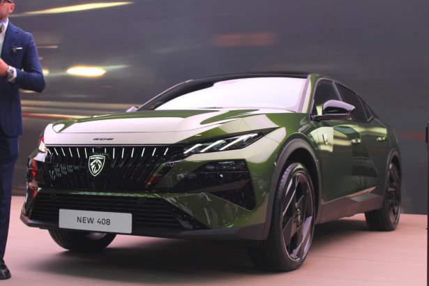 Peugeot E-408 (2026) // Source : Jean-Baptiste Passieux - Frandroid