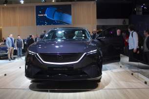 Mazda CX-6e // Source : Jean-Baptiste Passieux - Frandroid