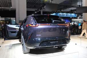 Mazda CX-6e // Source : Jean-Baptiste Passieux - Frandroid