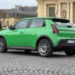 Classement des voitures électriques avril 2026 : Renault truste 5 places dans le top 12, le Model Y recule à la 4e place après son rebond de mars