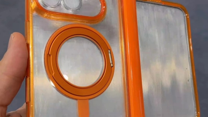 Premières images de l&rsquo;iPhone Fold grâce à un moule de coque