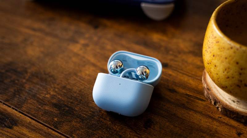 Huawei FreeClip 2 : ces nouveaux écouteurs-bijoux qui ne s’insèrent pas dans l’oreille promettent un son premium