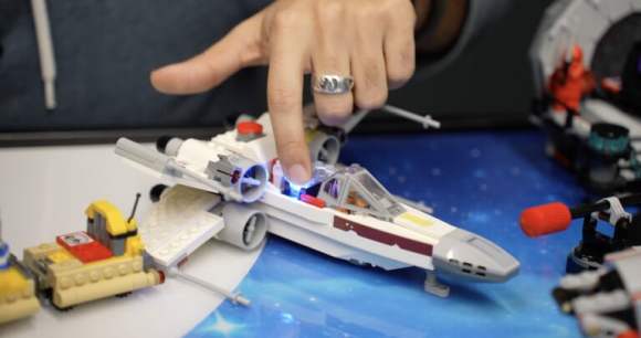 La LEGO Smart Brick en action dans un X-wing // Source : Robin Wycke - Frandroid
