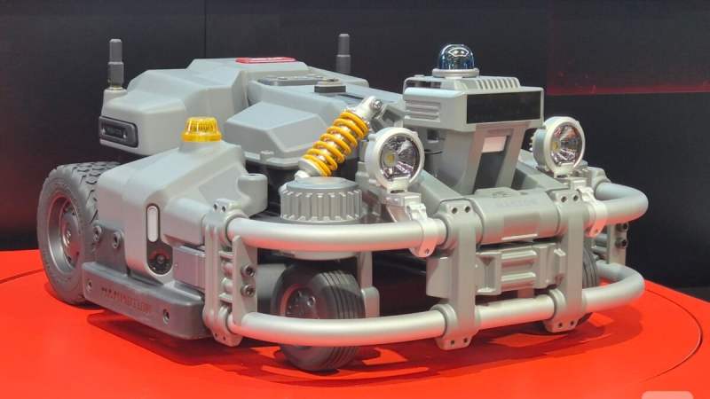 Mammotion Maston&nbsp;: le leader de la tonte sans fil dévoile un robot pro équipé d&rsquo;un bras articulé