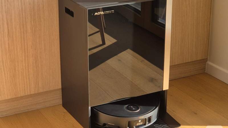 Test du Mova Mobius 60 : l’aspirateur robot qui peut stocker, nettoyer et échanger des jeux de serpillières automatiquement